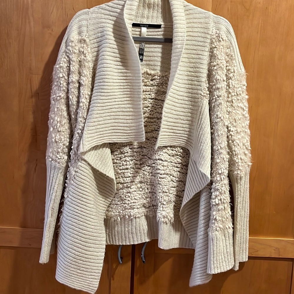 KENSIE open front sweater off white size Small. Perfect for fall half Sherpa.